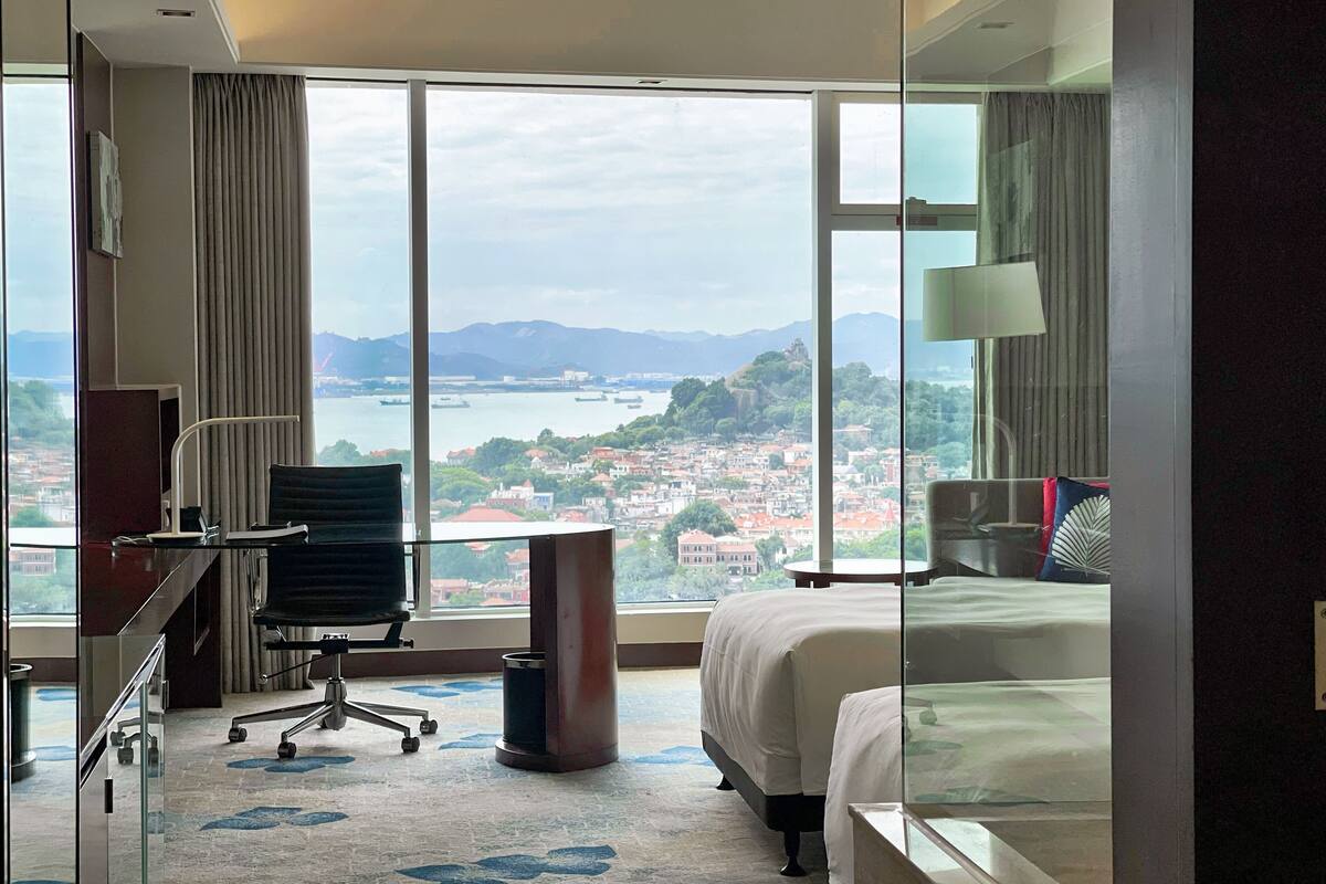 club gulangyu view twin | down duvets, in-room safe, desk, laptop workspace