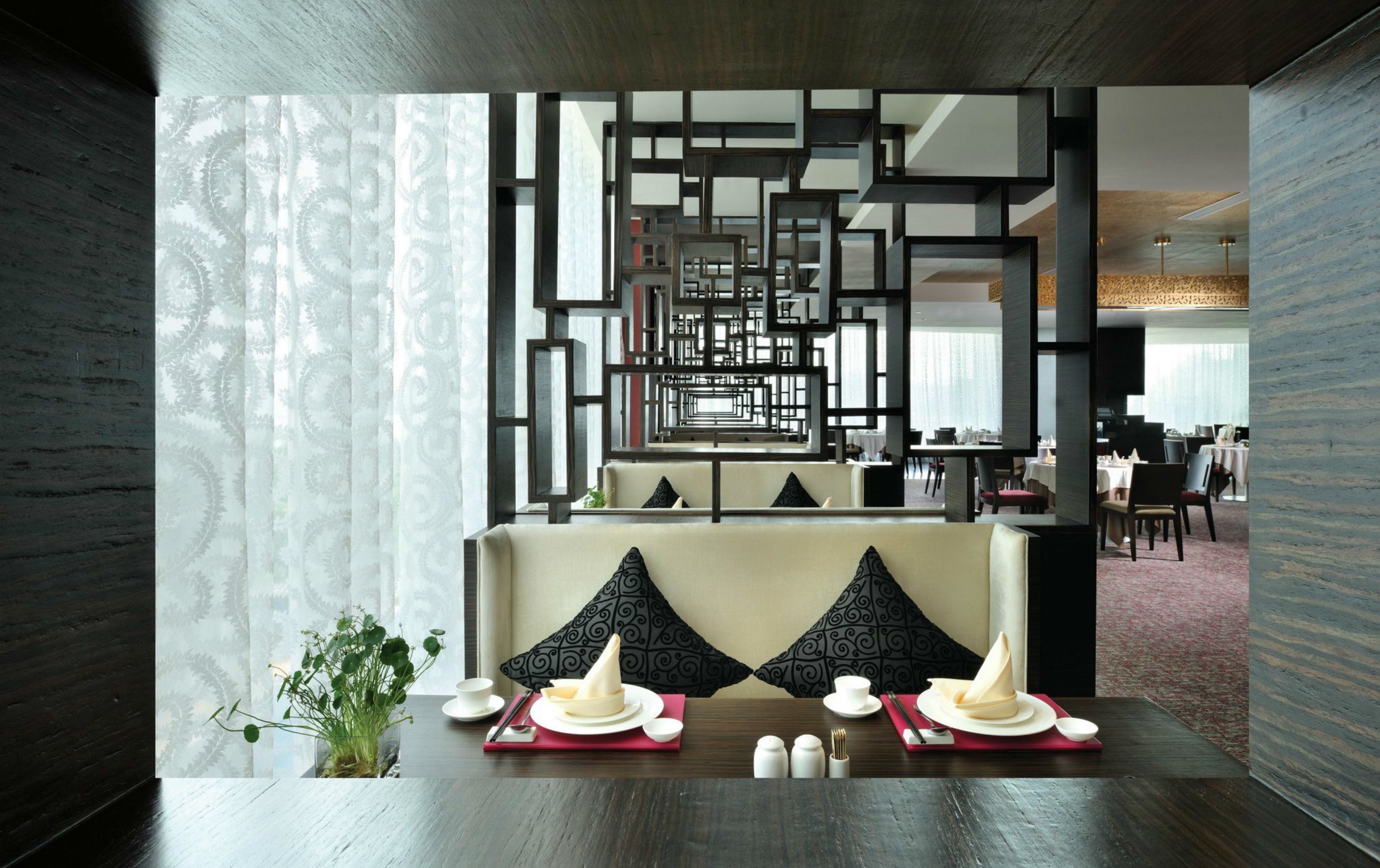 3 restaurants, breakfast, lunch, dinner served; chinese cuisine