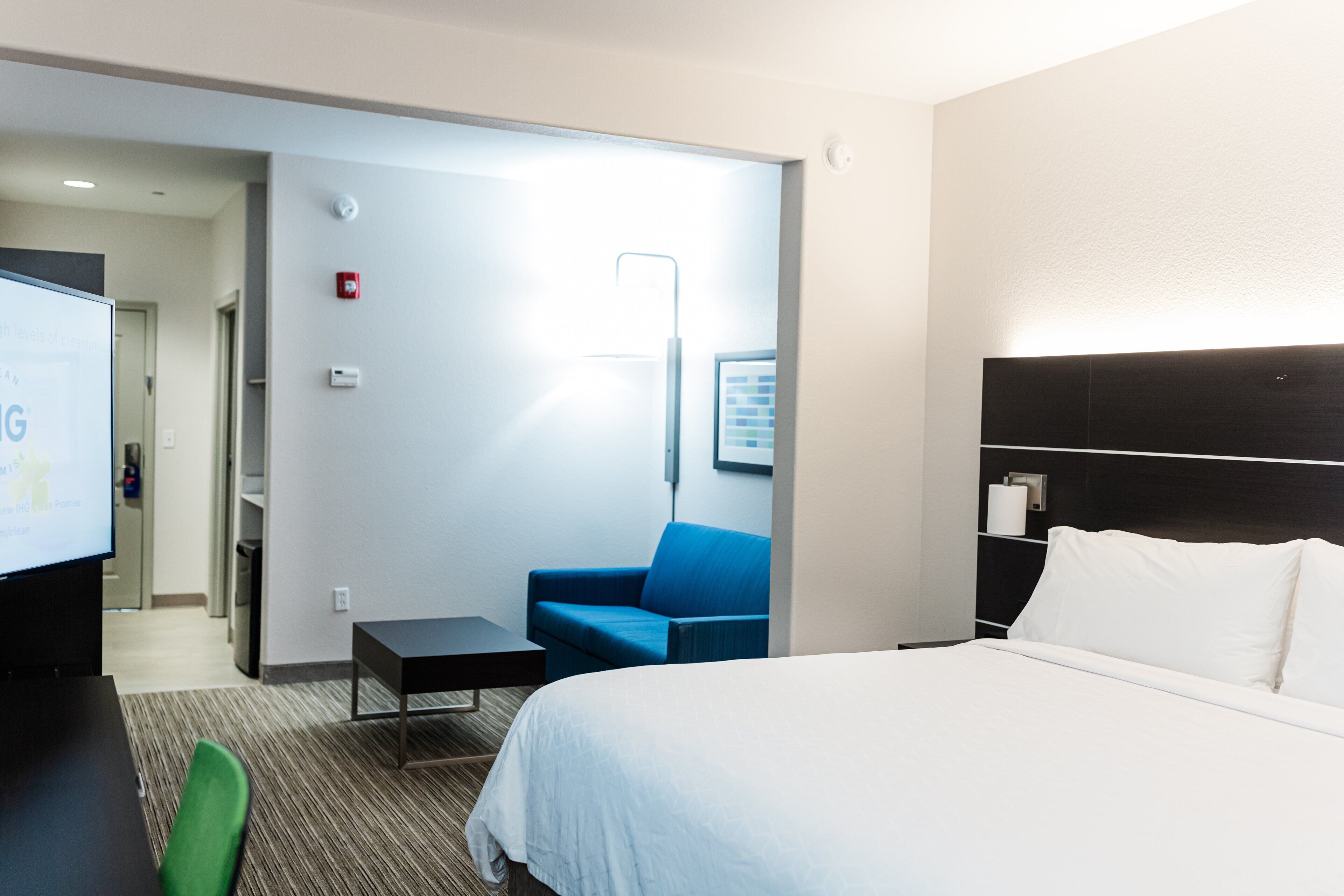 suite, 1 king bed | in-room safe, desk, iron/ironing board, cots/infant beds