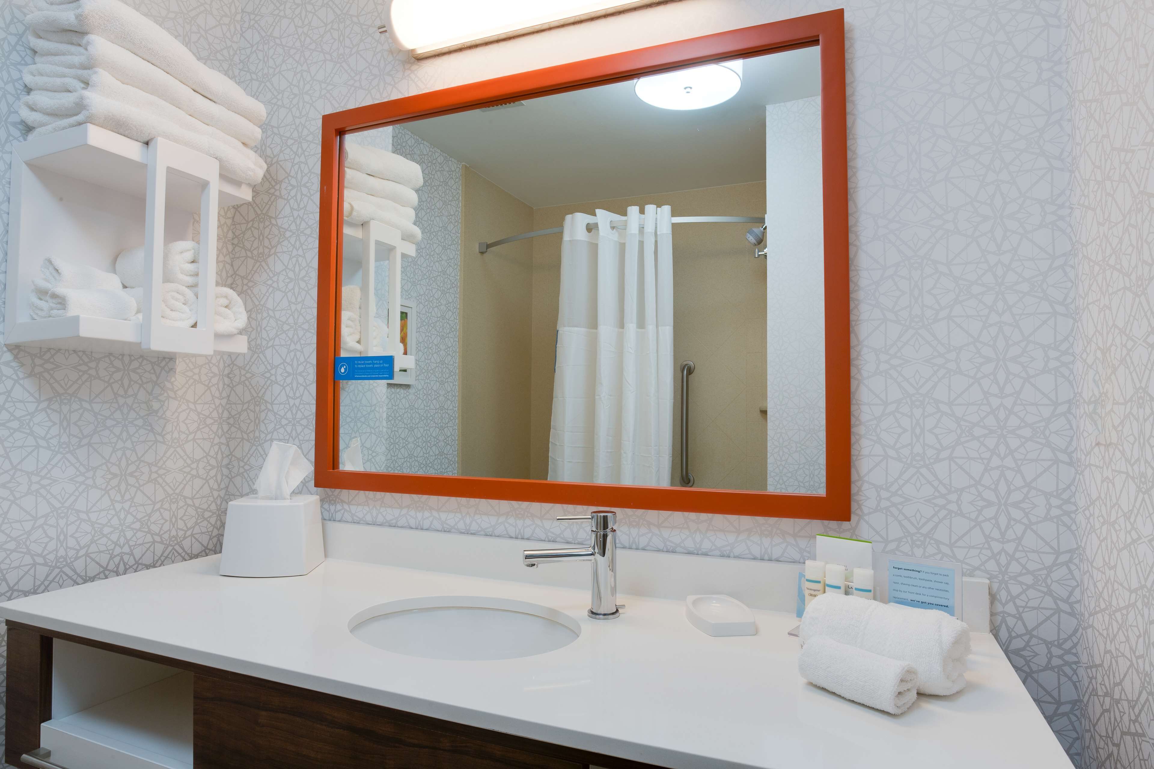 standard room, 2 queen beds, non smoking | bathroom | combined shower/bathtub, free toiletries, hair dryer, towels