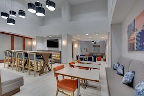 含每日吃到飽早餐