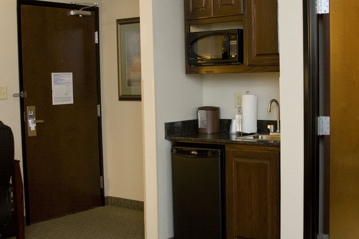 1 bedroom, in-room safe, desk, iron/ironing board