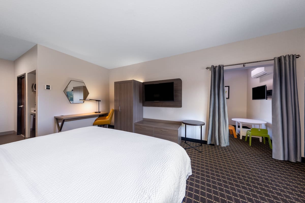 In-room safe, desk, iron/ironing board, free cots/infant beds
