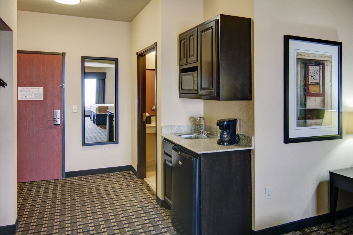 1 bedroom, in-room safe, desk, iron/ironing board