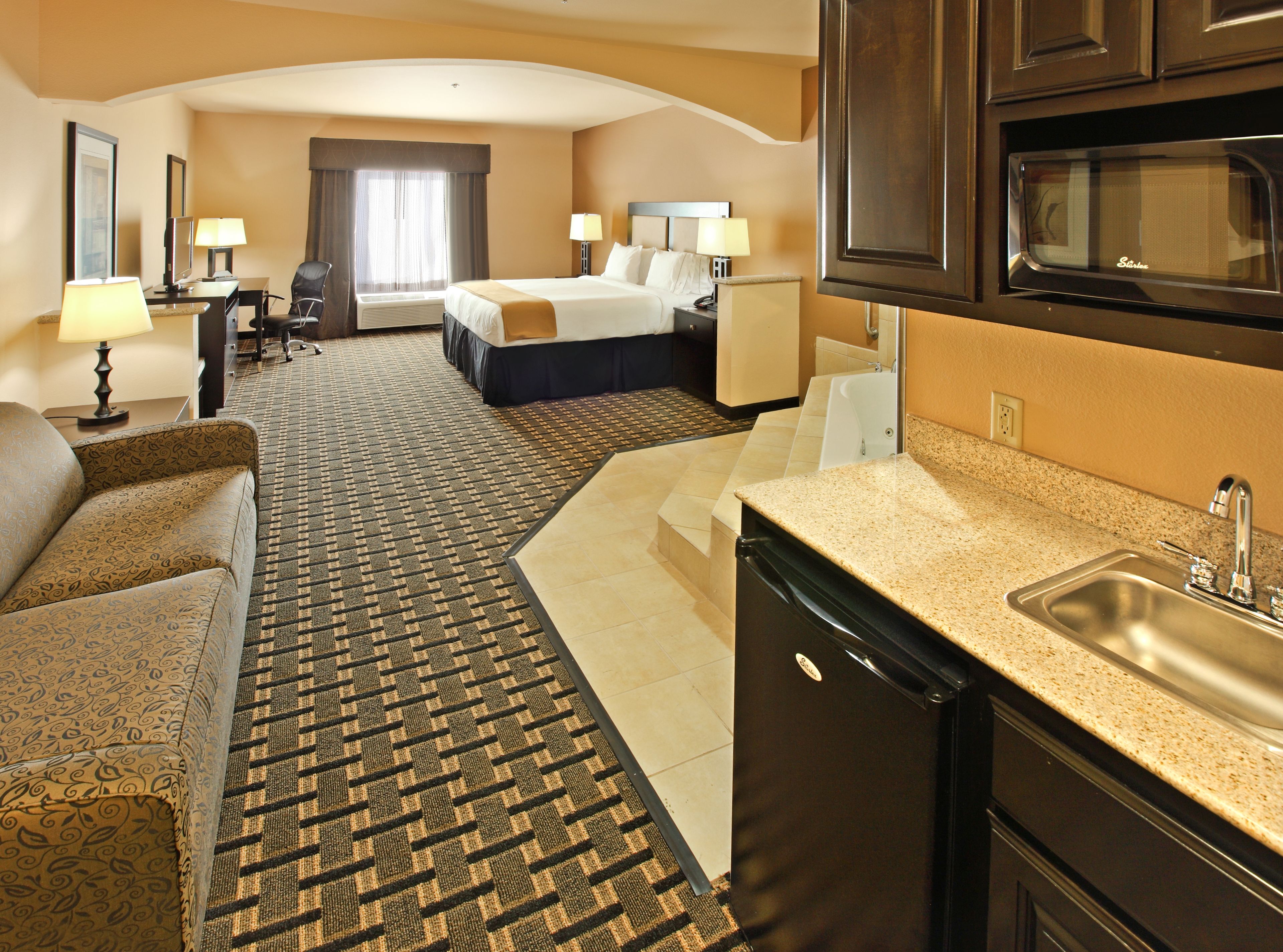 1 bedroom, in-room safe, desk, iron/ironing board