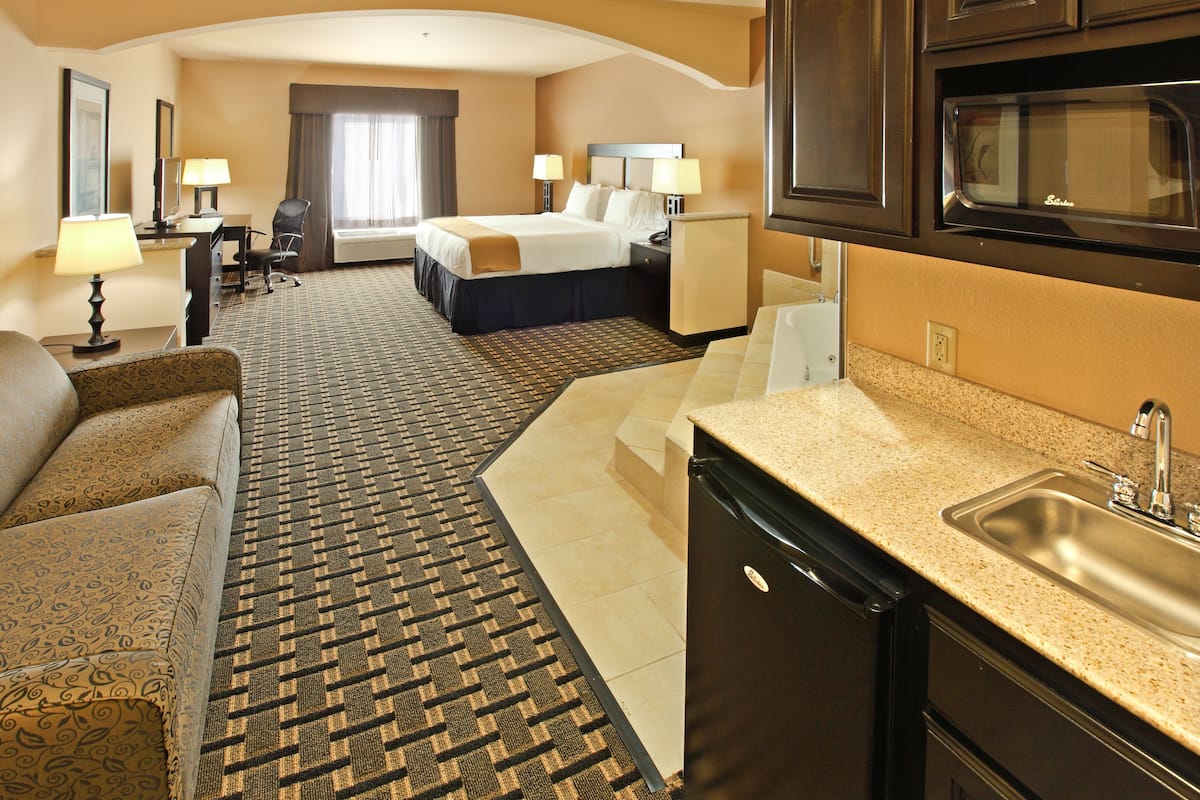 1 bedroom, in-room safe, desk, iron/ironing board