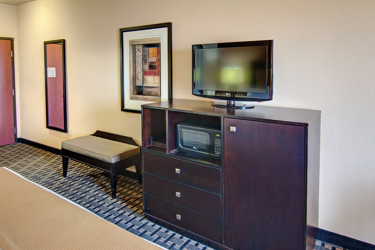 In-room safe, desk, iron/ironing board, cribs (free)