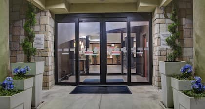 Holiday Inn Express & Suites Paris, Texas by IHG