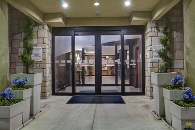 Holiday Inn Express & Suites Paris, Texas by IHG