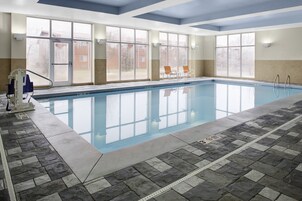 Indoor pool, sun loungers