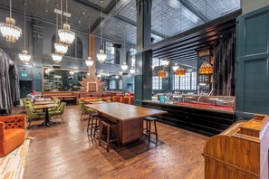 Breakfast, lunch, dinner and brunch served - Hotel Indigo Nashville - The Countrypolitan by IHG (Nashville)