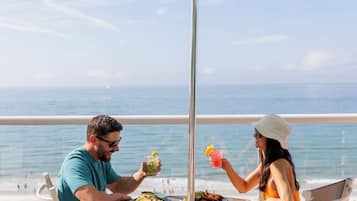 Poolside bar