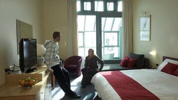 Minibar, coffres-forts dans les chambres, Wi-Fi gratuit, draps fournis