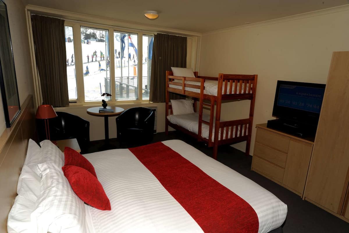 minibar, in-room safe, free wifi, bed sheets