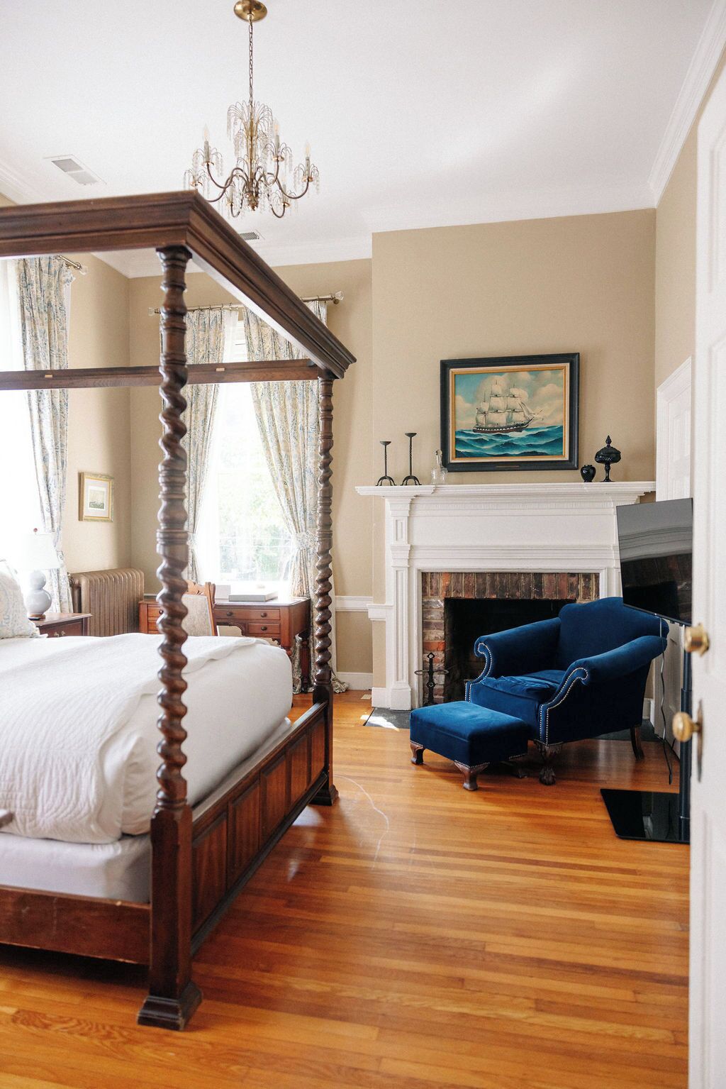 Luksushuone, 1 keskisuuri parisänky, takka | Ylelliset vuodevaatteet, pillowtop-patjalliset sängyt