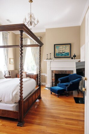 Luksushuone, 1 keskisuuri parisänky, takka | Ylelliset vuodevaatteet, pillowtop-patjalliset sängyt