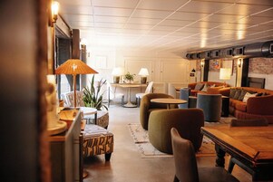 Cocktail bar