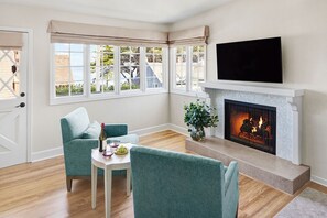 Habitación (Carriage house) | Ropa de cama de alta calidad, edredón y decoración personalizada 