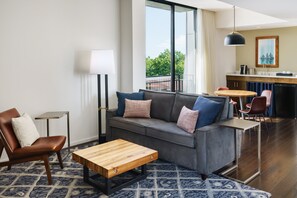 Suite, 1 très grand lit, balcon