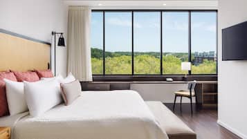 Hypo-allergenic bedding, in-room safe, desk, laptop workspace