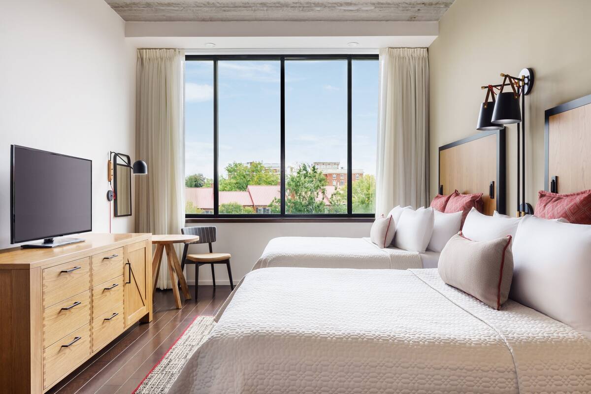 hypo-allergenic bedding, in-room safe, desk, laptop workspace