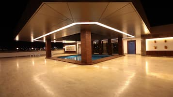 Seasonal outdoor pool