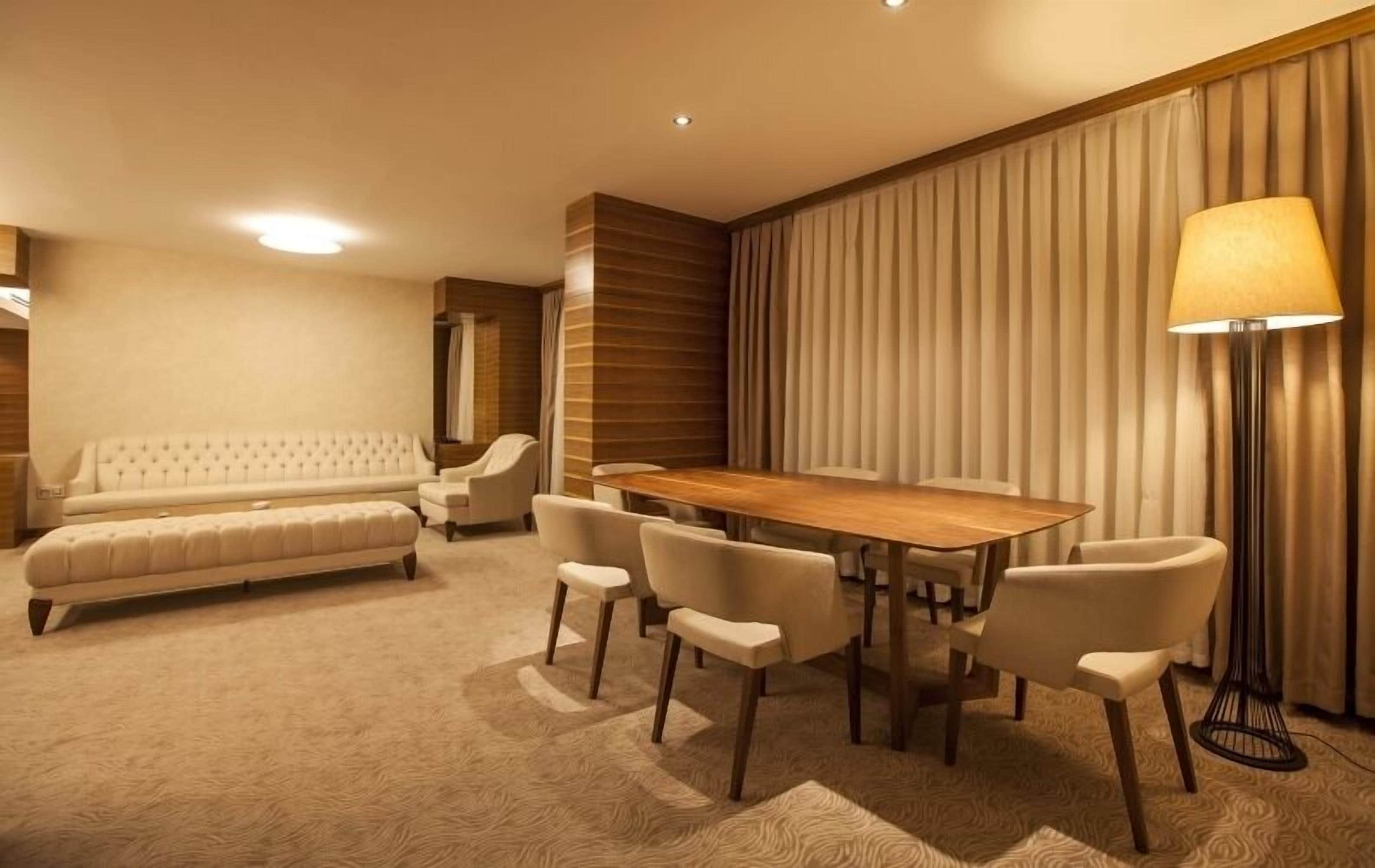 Presidential Suite | Premium bedding, minibar, in-room safe, desk