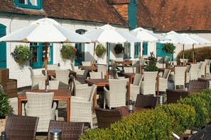 Terrace/patio - The Carnarvon Arms (Newbury)