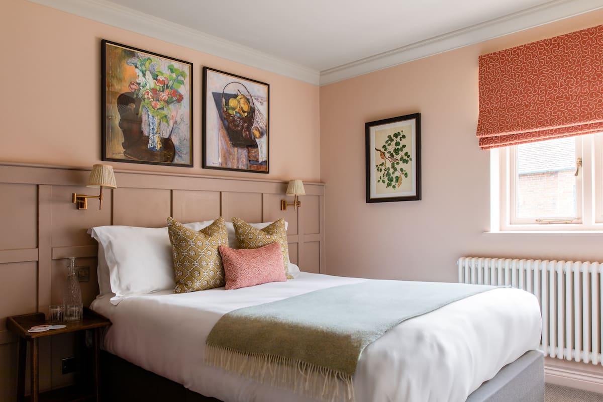 Classic Double Room | Desk, free WiFi, bed sheets