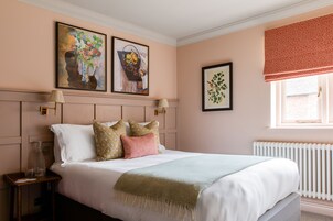 经典双人房 | 办公桌、免费 WiFi、床单