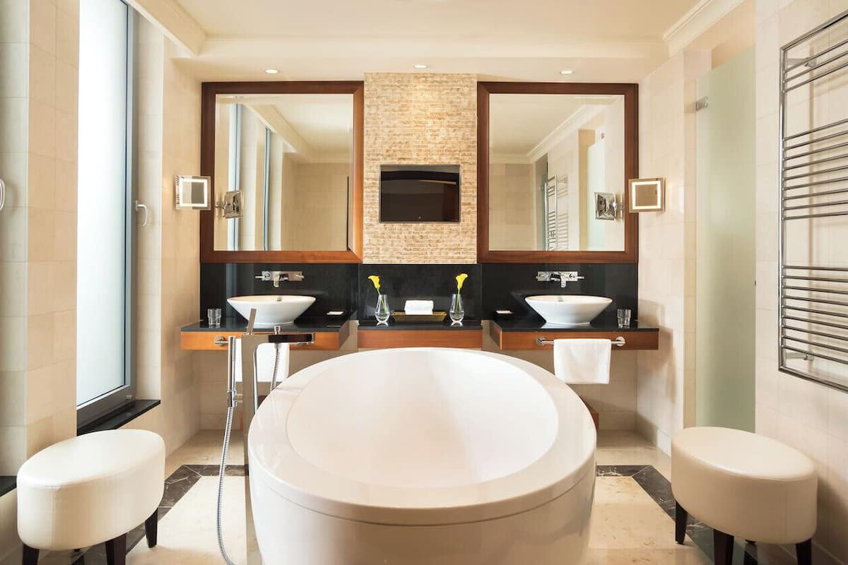 presidential suite, 1 bedroom | bathroom | separate bathtub and shower, deep-soaking bathtub, rainfall showerhead