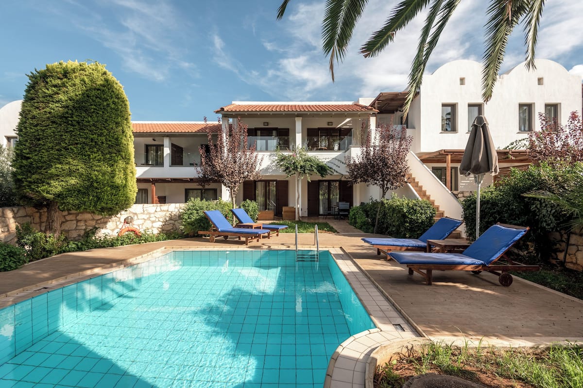 VIP Suite Sharing Pool | Terras