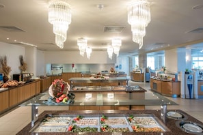 2 restaurants, lunch served