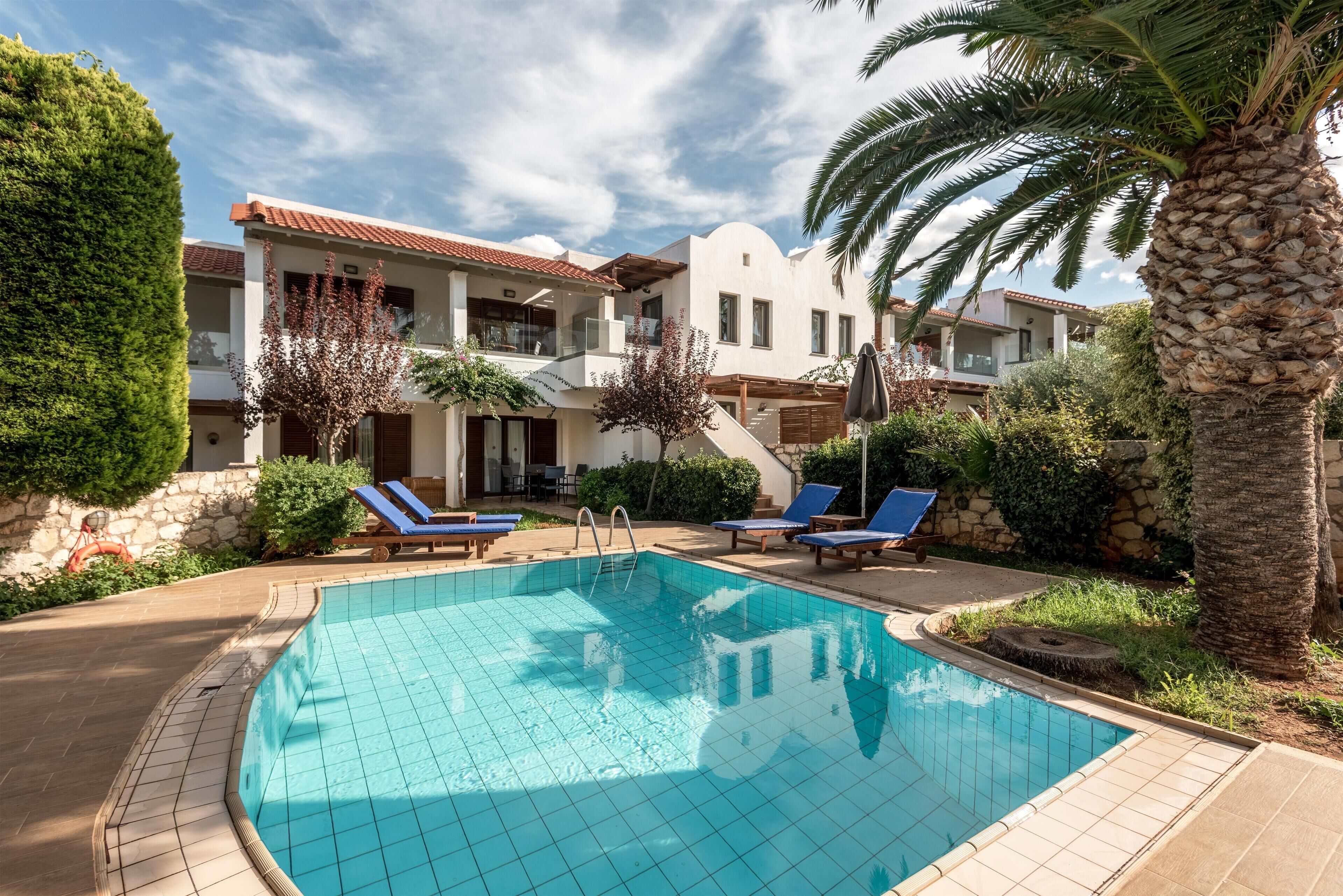 Tallelokero huoneessa, pimennysverhot, ilmainen Wi-Fi, vuodevaatteet