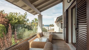 VIP Suite Sharing Pool | Terrace/patio