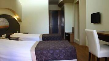 Deluxe Double Room, 1 Double Bed | Minibar, in-room safe, desk, free WiFi
