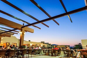 Lobby lounge, beach views, open daily