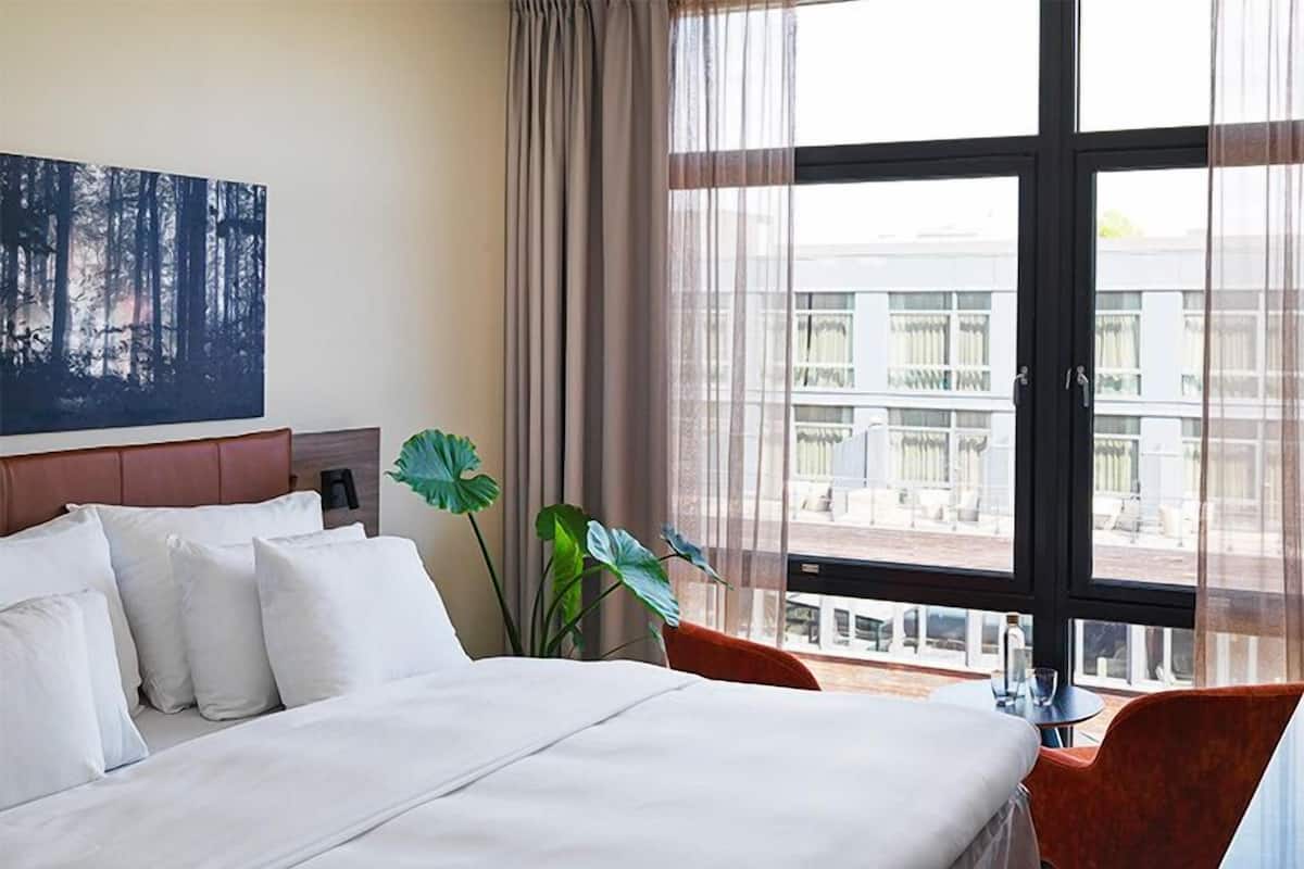 Egyptian cotton sheets, premium bedding, pillowtop beds, rollaway beds