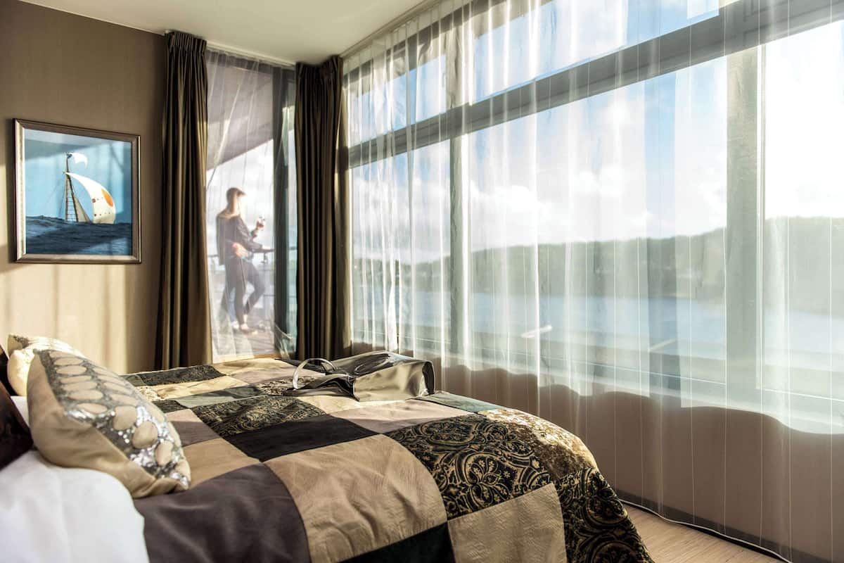 egyptian cotton sheets, premium bedding, pillow-top beds, rollaway beds