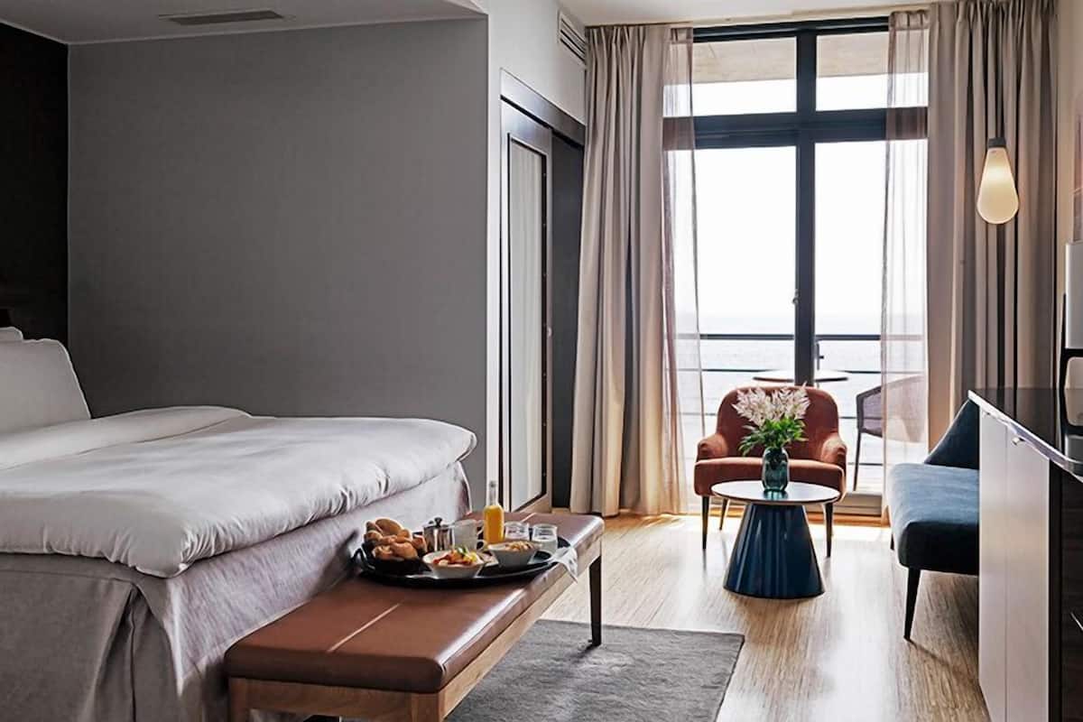 Egyptian cotton sheets, premium bedding, pillowtop beds, rollaway beds