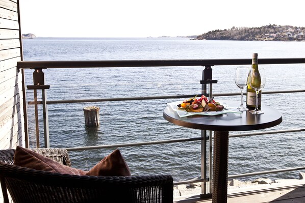 Egyptian cotton sheets, premium bedding, pillow-top beds, rollaway beds