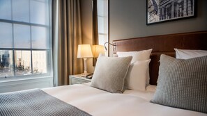 Minibar, in-room safe, desk, laptop workspace - Kimpton Blythswood Hotel & Spa by IHG (Glasgow)