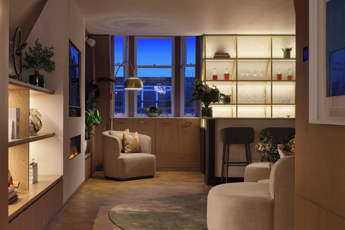 The Penthouse | 迷你吧、客房內保險箱、書桌、筆電工作空間
