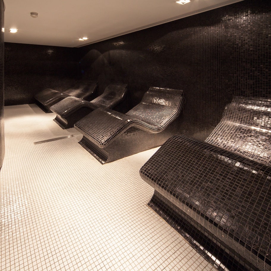 Couples treatment rooms, sauna, steam room, body treatments