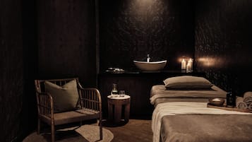 Couples treatment room(s), sauna, steam room, body treatments