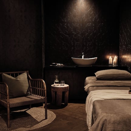 Couples treatment rooms, sauna, steam room, body treatments