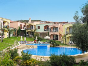 Seasonal outdoor pool, pool loungers