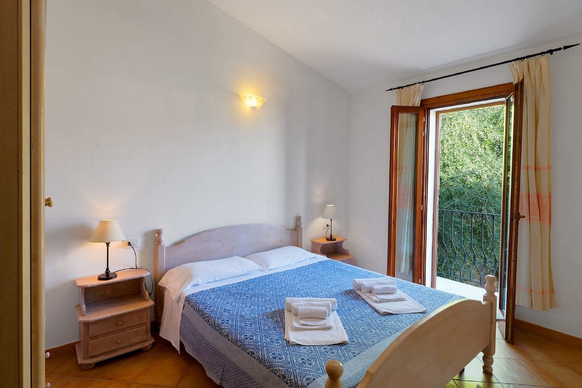2 bedrooms, cribs/infant beds, free WiFi, bed sheets