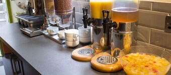 Snoozles Quay Street Tourist Hostel