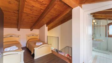 Exclusive-Villa, 3 Schlafzimmer, eigener Pool | 1 Schlafzimmer, Bügeleisen/Bügelbrett, Bettwäsche